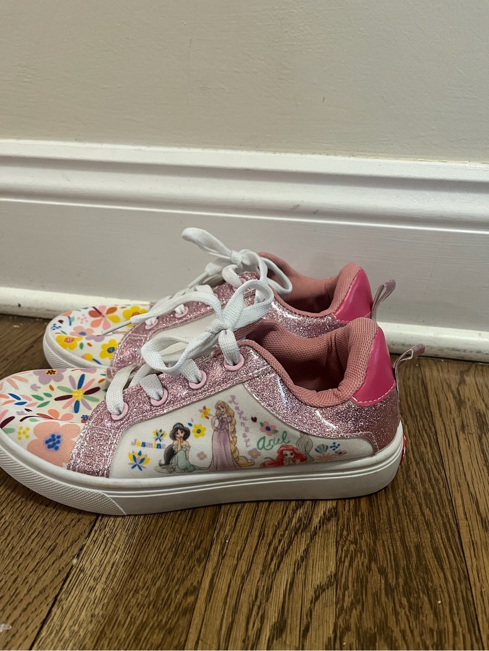 Disney Princess Girls Size 2 Pink Glitter Low Top Lace Up Sneakers Activewear